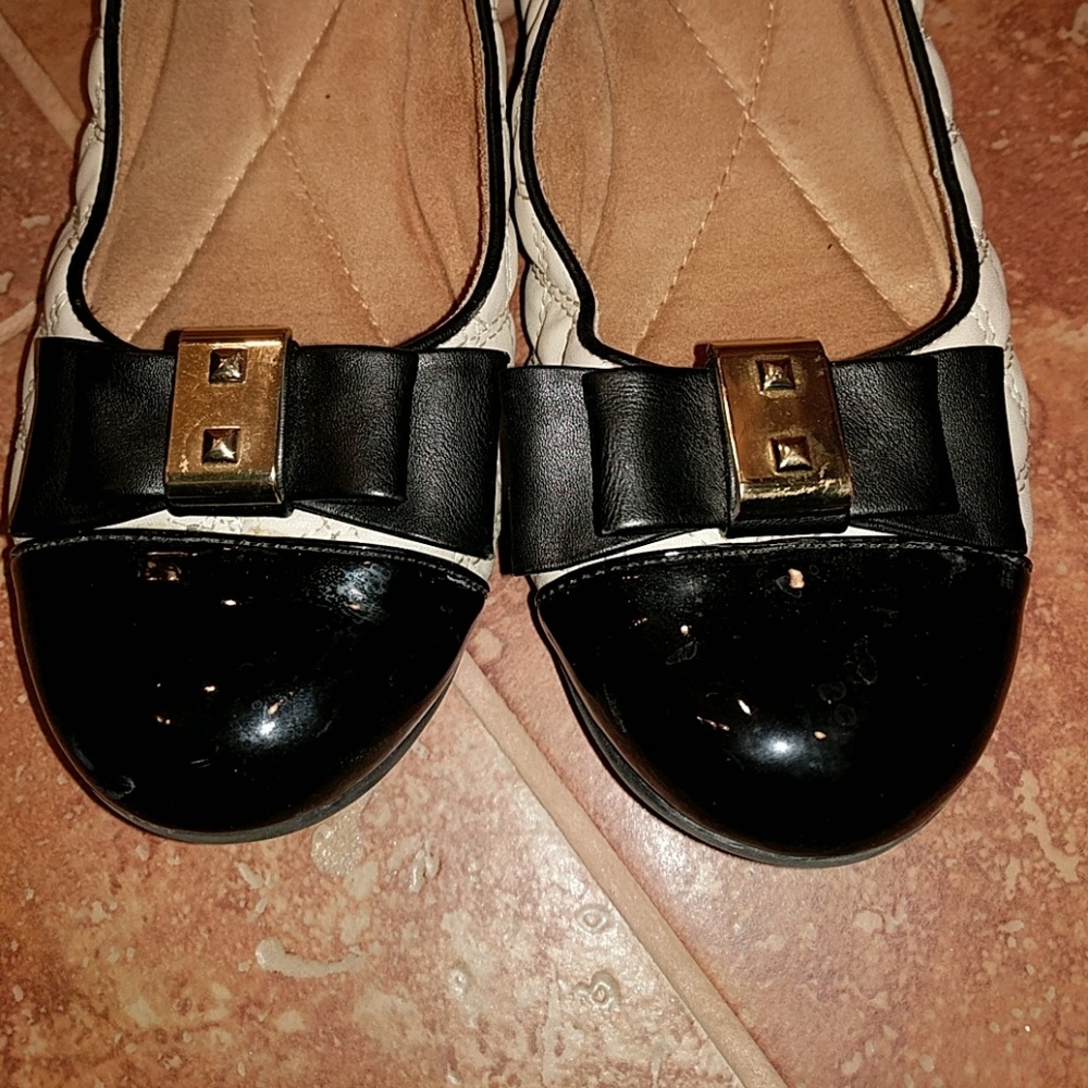 Creme & white flats 10